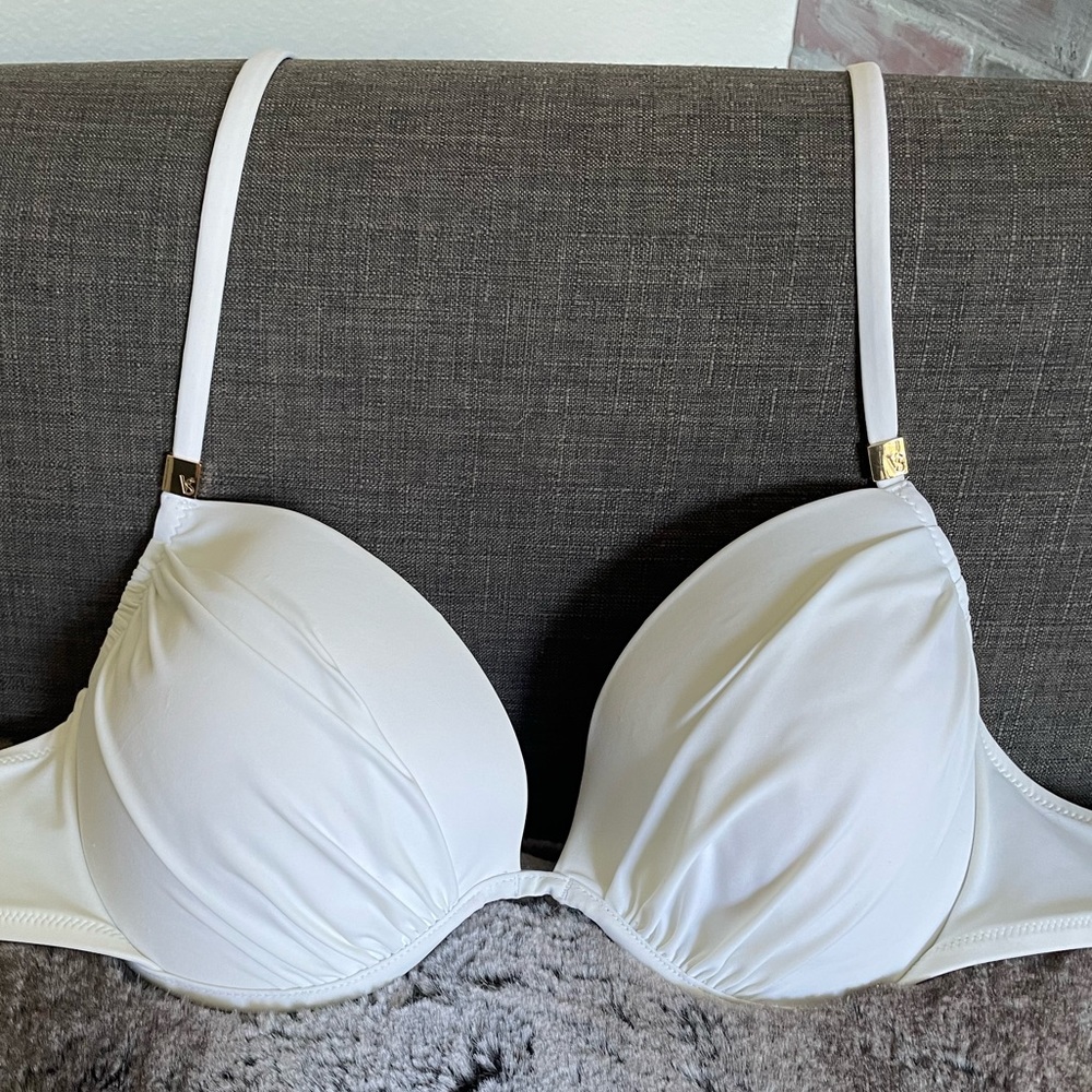 VS White Underwire Bikini Top 🤍